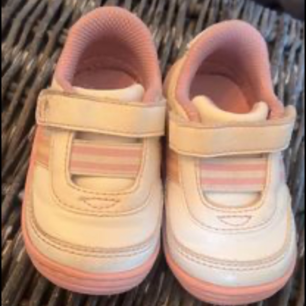 Stride Rite Keeva Walking Shoes Size 4